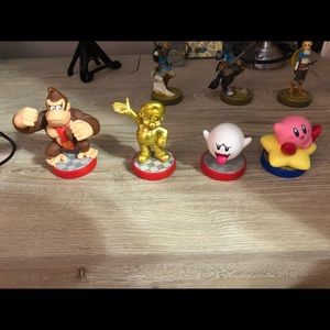 Zelda and Mario amiibos